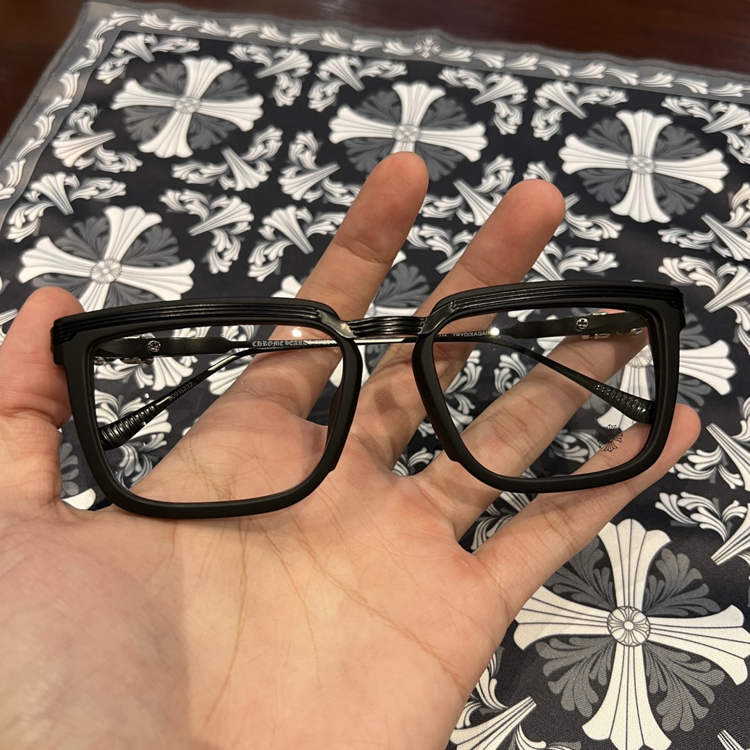 ✟𝐂𝐡𝐫𝐨𝐦𝐞𝐡𝐞𝐚𝐫𝐭✟Matte black color scheme, black frame, sword and dagger style glassesExtremely comfortable to wear 😌Accessories: 925 silver. This is another pair of glasses with top-quality 925 silver accessories. It will definitely exceed your exp