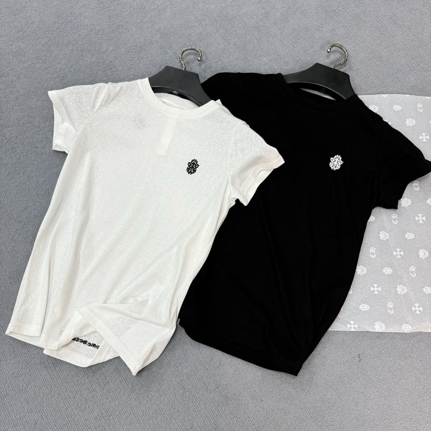 Chrome Hearts GRP Y Embroidered Slim Fit Women's Short-Sleeve T-ShirtCustom-knitted 160g high-sheer pure cotton fabric, 3D embroidered details, in stock and ready to shipSizes: S M L XL