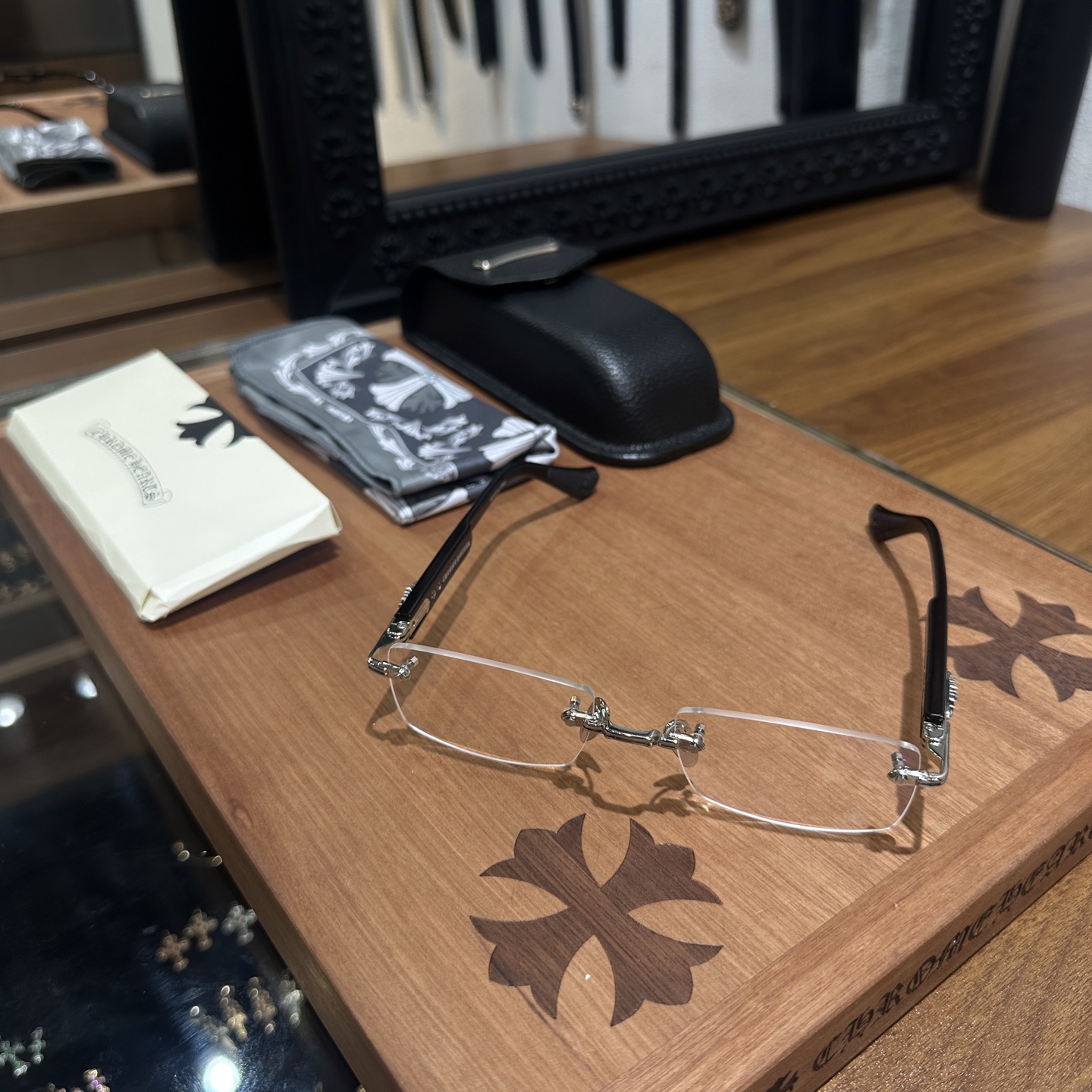 CH Rimless Glasses Model: DEEP IIMaterial: 925 SilverSize: 57cm x 20-146cmThe Hermes of eyewear