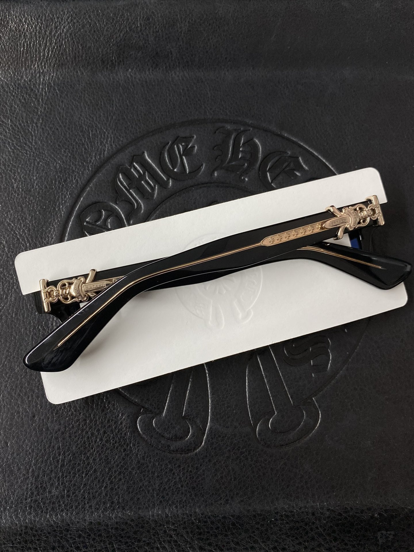 Chrome Hearts925 Sterling Silver Accessories, New Gold-rimmed Black-framed Sword GlassesSterling silver + acetate frame, featuring two 925 sterling silver sword ornaments and two cross-shaped details on the interior. 1:1 replica, meticulous atten