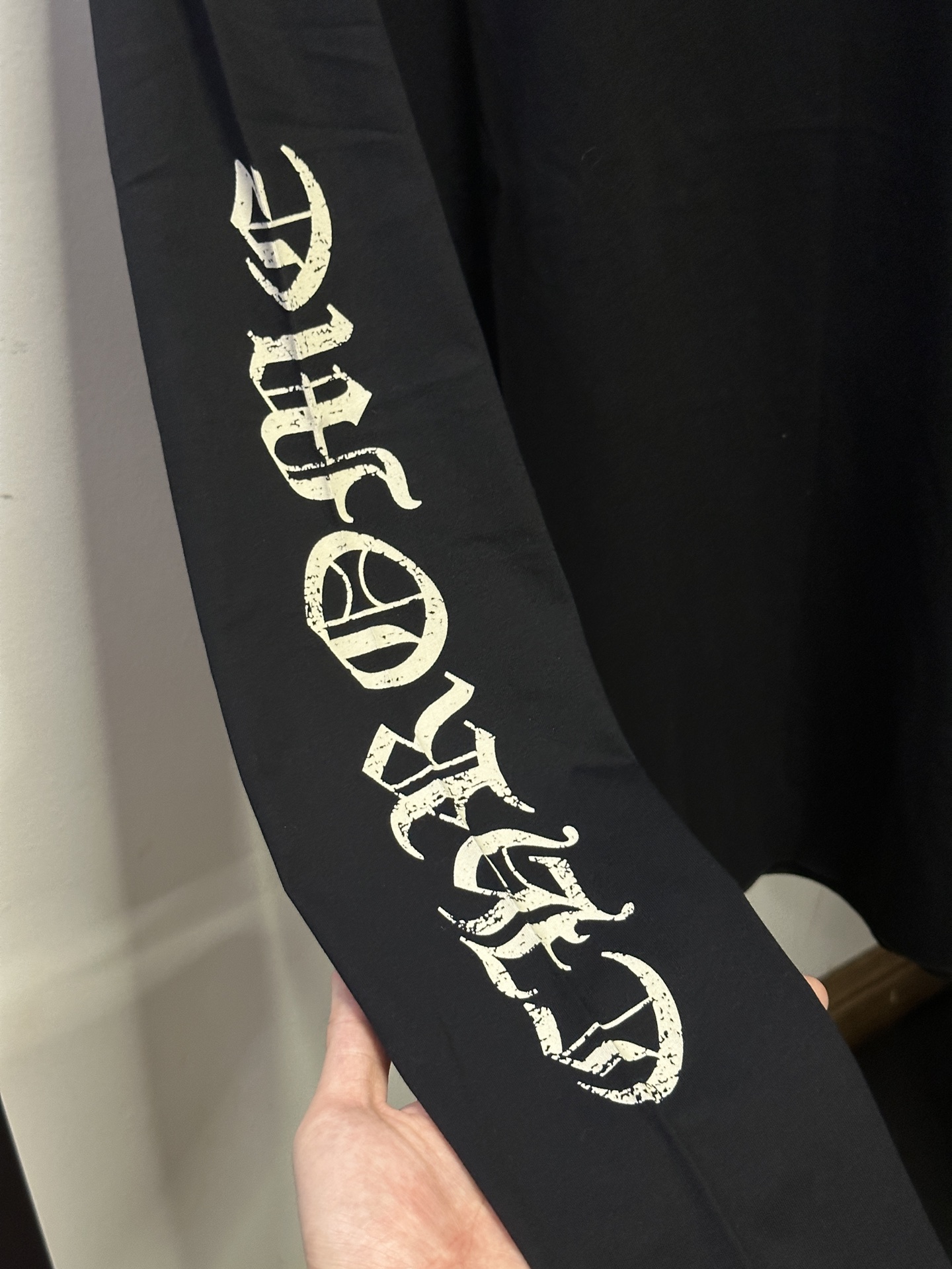 Chrome Hearts Vintage Quick-Drying Long-Sleeve ShirtSuper soft and comfortable fabricThis is an Old Chrome Hearts Crush Logo T-Shirt (it's not faded, it's part of the original design). Sizes S-XL