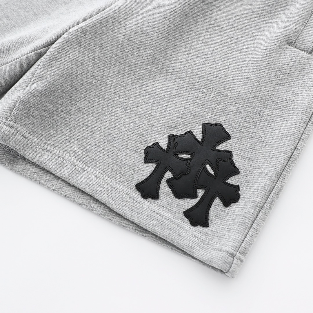 CH's new cross shorts. Two colors and all sizes are now available. Made with 330g imported natural heather yarn, woven by Conny Ltd., for a soft and comfortable feel (unlike domestic terry cloth). The garment features a washed finish. The pocket lini