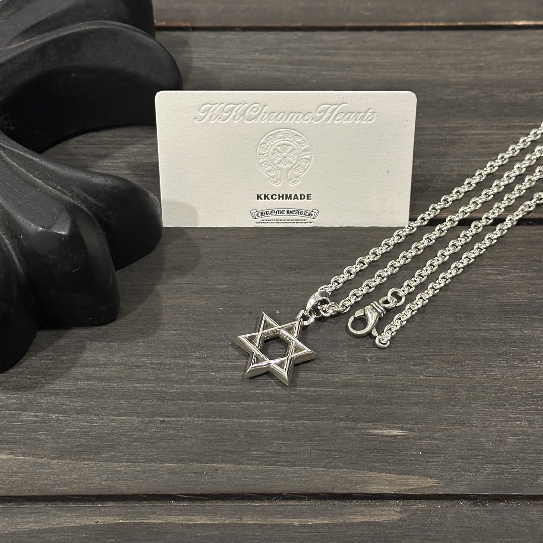 Customer order: Medium-sized six-pointed star + lobster chain