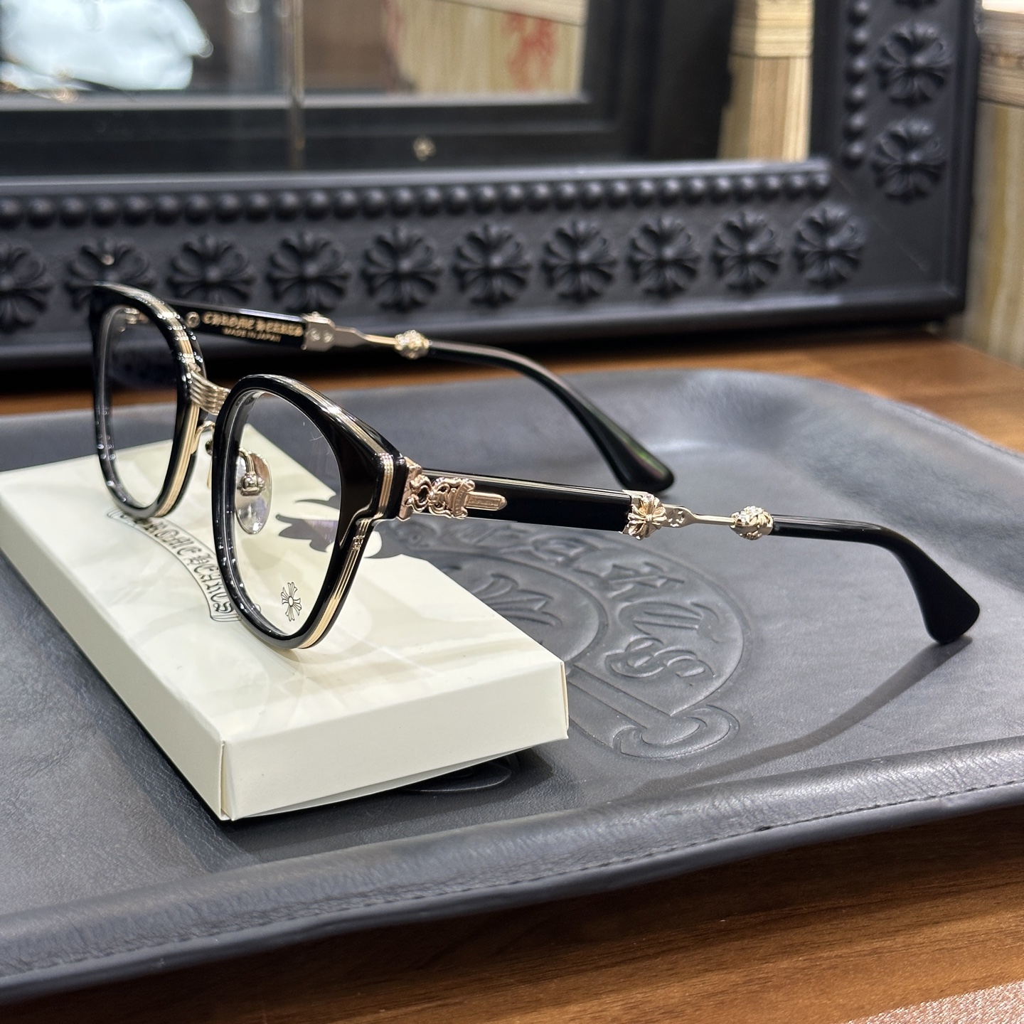 Chrome Hearts Eyeglasses FramesModel: DUCK BUTTERSize: 52 (21-152)Three Colors: Black/Silver, Black/Gold, Transparent Gold