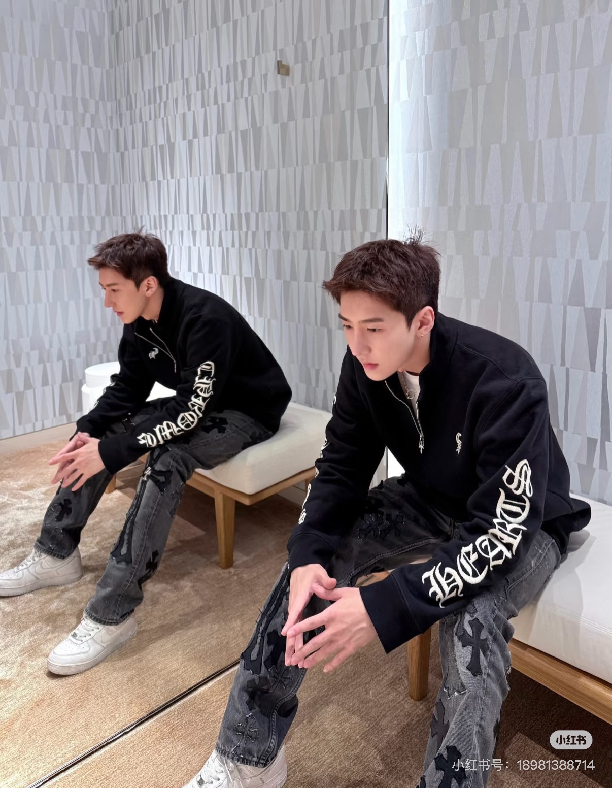 Chrome Hearts 25ss Half-Zip Collar SweatshirtFabric: 420g fleeceLocated with top-grain calfskin leather over the collar labelSizes: S, M, L