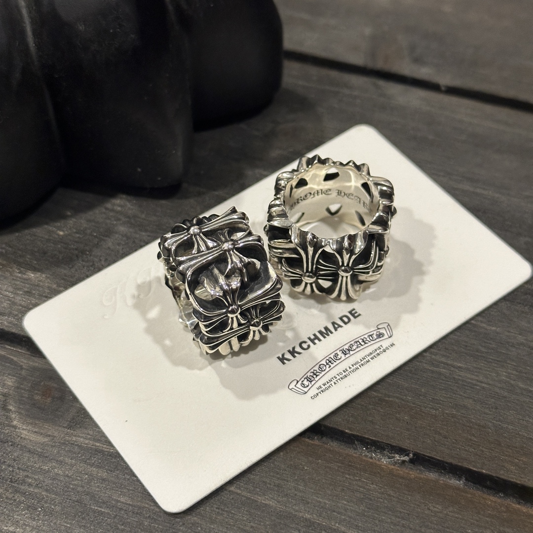 Couples book a grand tomb