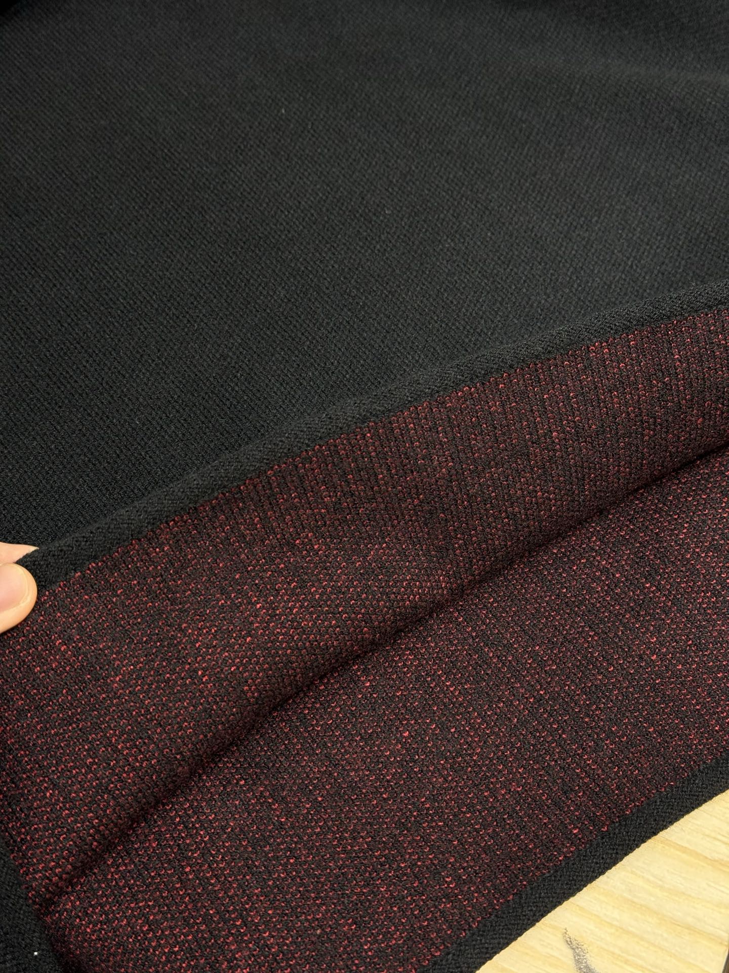 Chrome Hearts double-layered cashmere sweater with three patent leather crosses, retailing for nearly 50,000 RMB, unisex. Made of double-layered pure cashmere, featuring three imported patent leather crosses hand-stitched, and a jacquard lace pattern