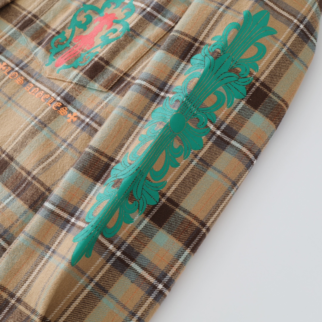 CH's new flannel sword plaid shirt. All sizes are now available. Made with 11-count double-ply 240g (260g after washing) cotton blend flannel. Features include brushed front, laser infrared positioning, hand-cut for perfect alignment, silkscreen prin