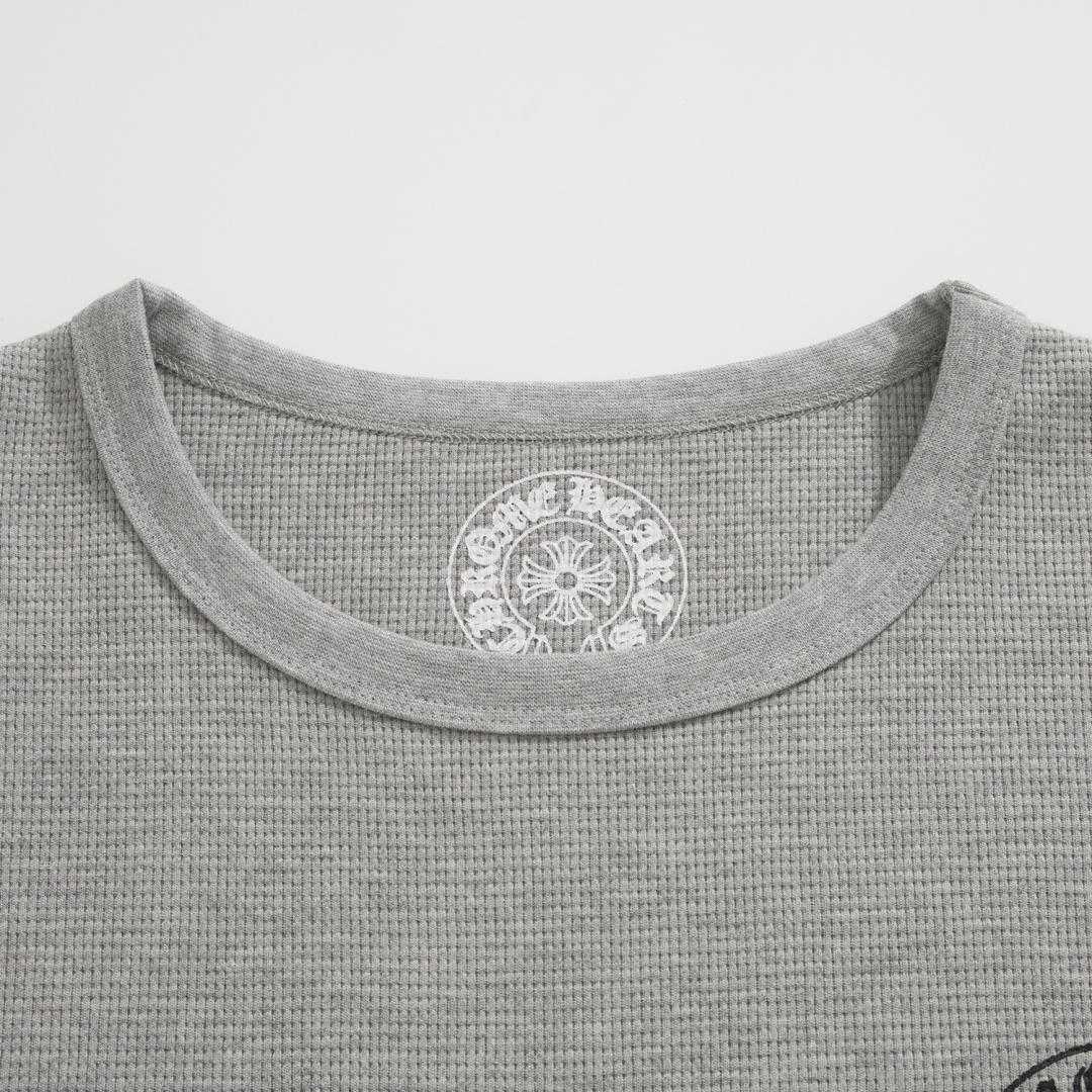 Chrome Hearts 2025 Spring/Summer Waffle Long-Sleeve T-ShirtA perfect blend of classic and innovative design, showcasing individuality with Chrome Hearts' iconic Sanskrit logo. Sizes S, M, L