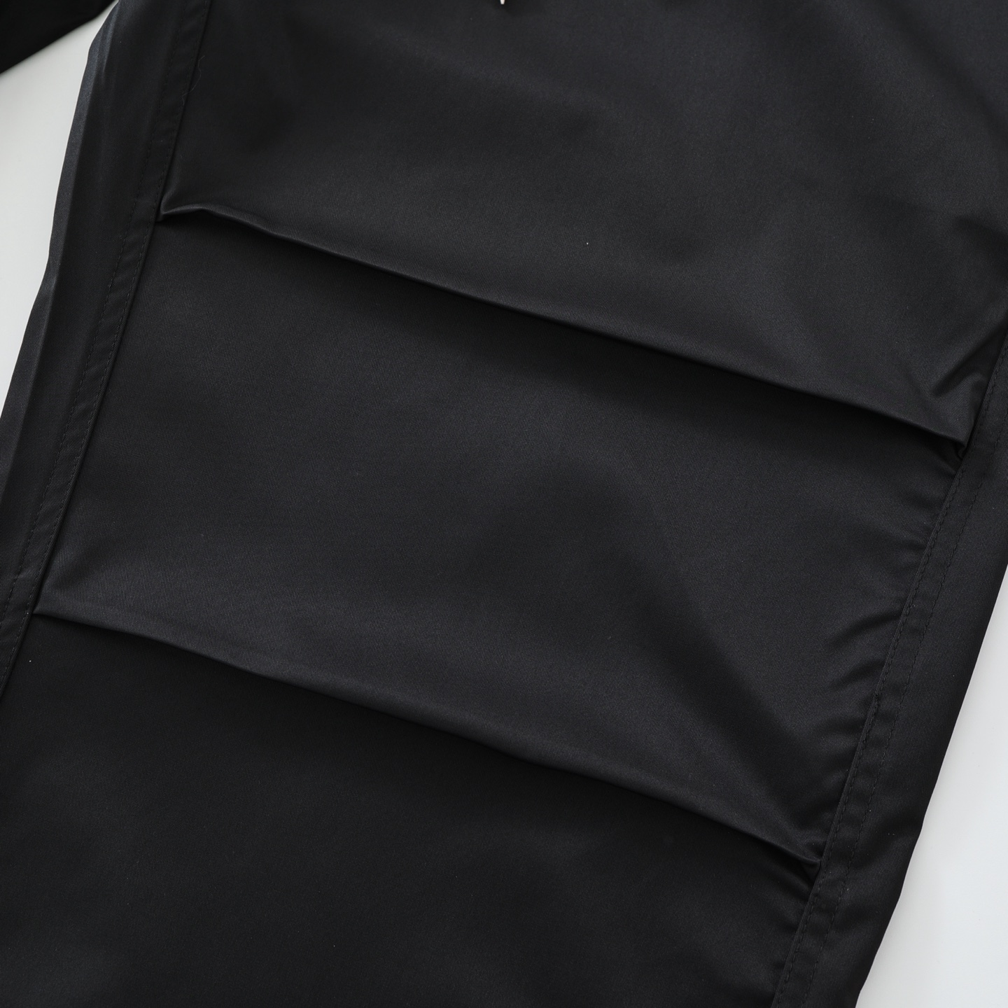 CH's new colorful patchwork paratrooper pants. Two colors and all sizes are now available. Made with a 200g synthetic fiber + cotton blend yarn, featuring a technically advanced three-proof fabric. The patchwork is made of imported lambskin leather,