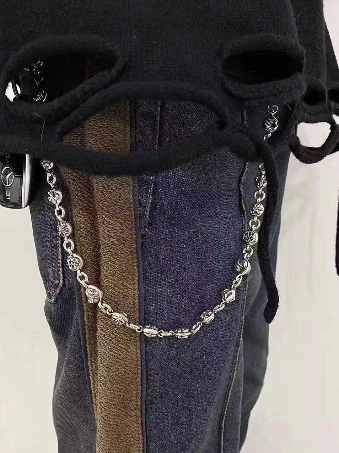 Chrome HeartsCross-patterned ball bag chain, vintage qualityAuthentic steel mold used for making bag chains and trouser chains, both highly stylish. Looks incredibly cool paired with jeans. Retail price 20,000+ RMB, no difference whatsoever. Oxidat
