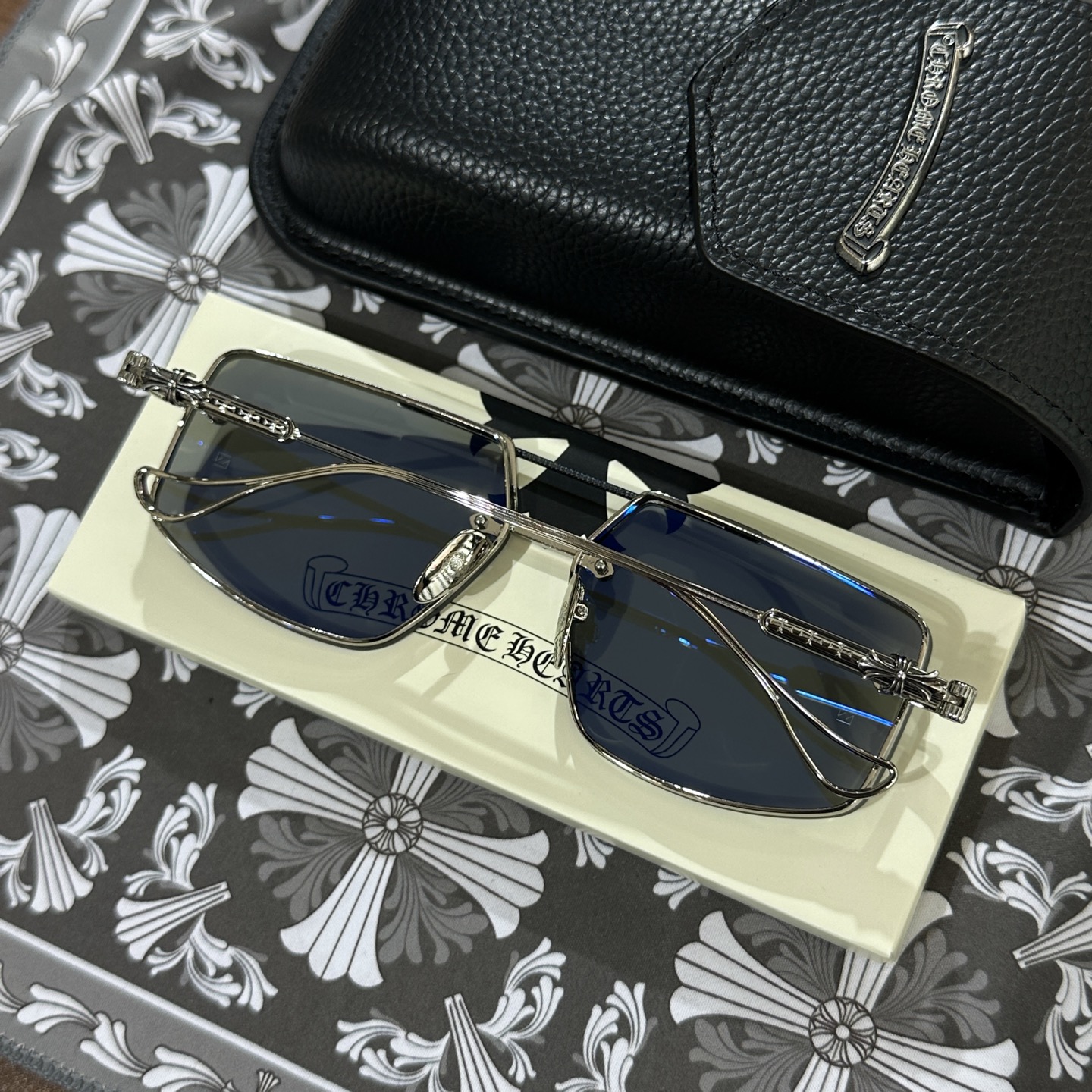 CH Sunglasses LOVEROD Aviator Style SunglassesSize: 60cm x 13-143cm