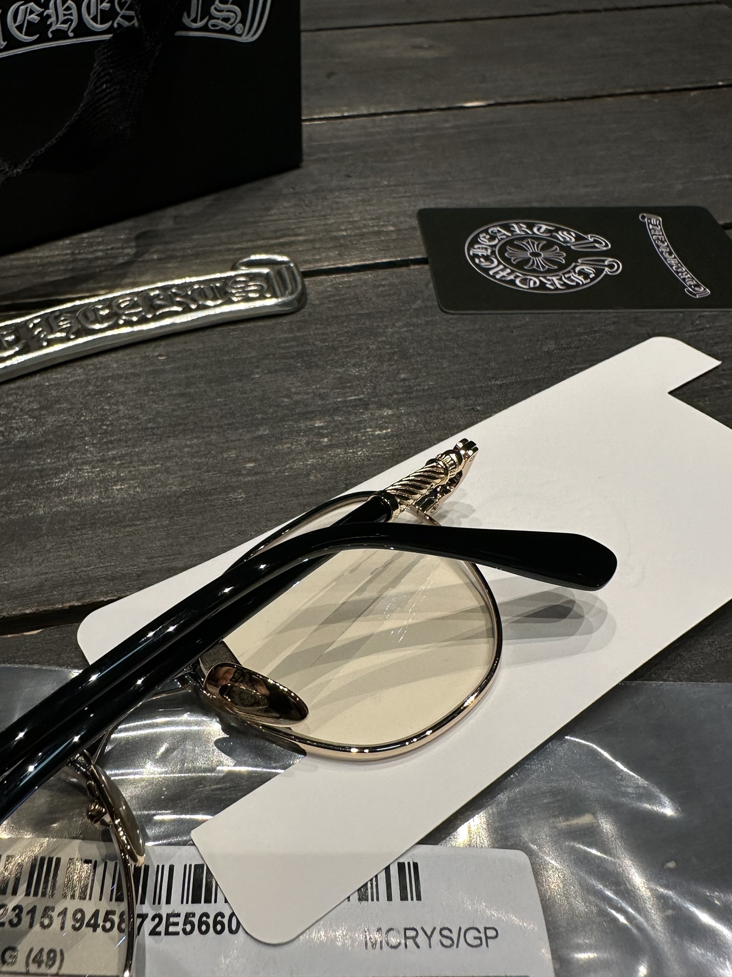 Chrome Hearts GAG EyeglassesExclusive silver version GAG eyeglasses, perfectly replicating details.We previously made a batch of silver version glasses, and recently some customers have been requesting them again.So we're making another batch!