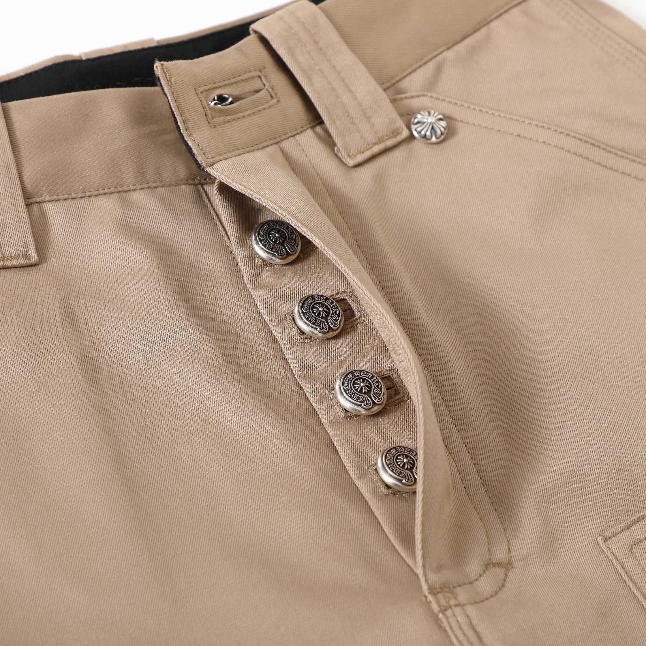 CH khaki cargo pants sole panel. The fabric is exactly the same as the previous khaki checkered pants, but the cumbersome cross pattern has been removed, making them easier to wear.