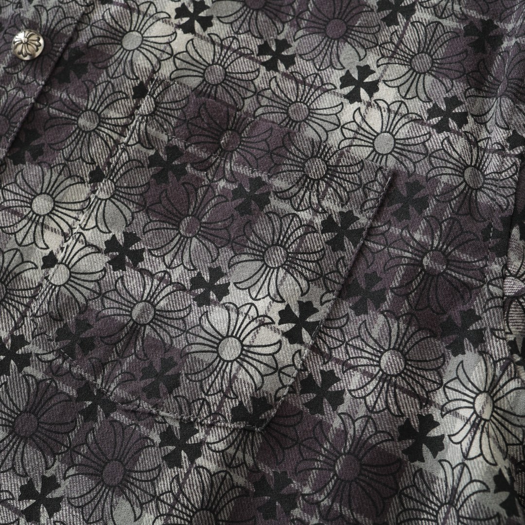 CH's new all-over print shirt with subtle pattern. All sizes are now available. Made of 100% cotton sesame-patterned checkered fabric with a subtle print. Hand-cut with matching patterns throughout. Custom genuine leather hand-embroidered sleeves. Cu