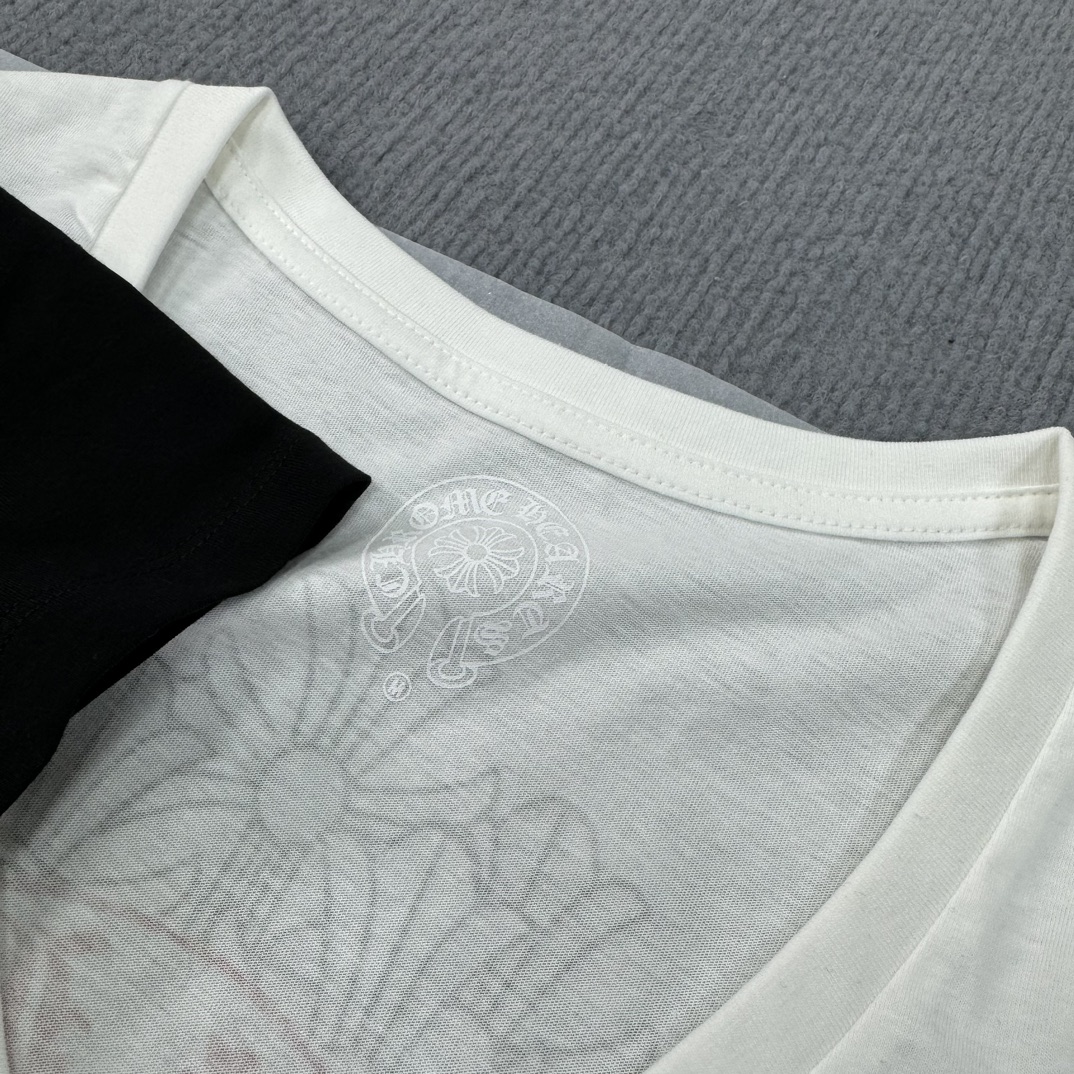 Chrome Hearts Popular V-Neck Women's Horseshoe Cross Short-Sleeve T-ShirtMade from custom-dyed pure cotton, soft and delicate, with matching neckline sizesSizes: S, M, L