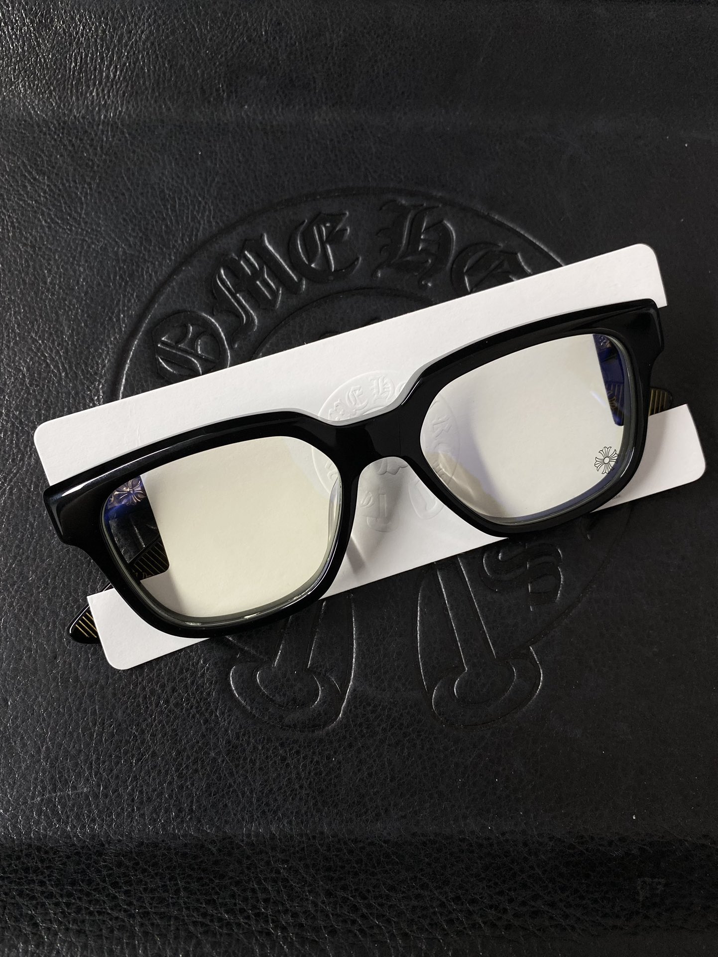 Chrome Hearts925 Sterling Silver Accessories, New Gold-rimmed Black-framed Sword GlassesSterling silver + acetate frame, featuring two 925 sterling silver sword ornaments and two cross-shaped details on the interior. 1:1 replica, meticulous atten