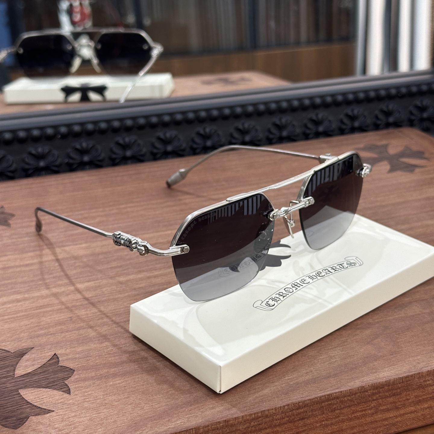 CH Sunglasses Model: STINGER Color: Silver Gray Size: 58-18-147