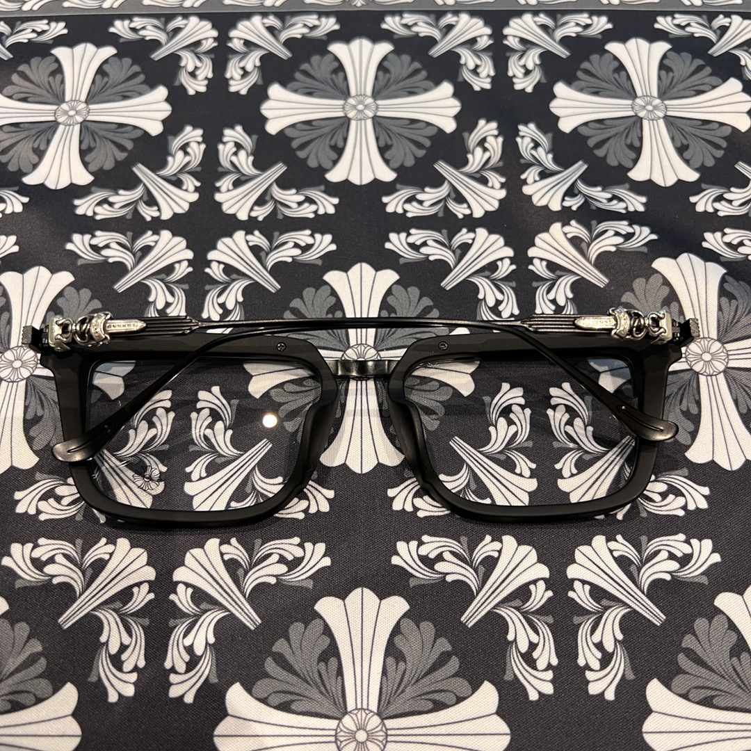 ✟𝐂𝐡𝐫𝐨𝐦𝐞𝐡𝐞𝐚𝐫𝐭✟Matte black color scheme, black frame, sword and dagger style glassesExtremely comfortable to wear 😌Accessories: 925 silver. This is another pair of glasses with top-quality 925 silver accessories. It will definitely exceed your exp