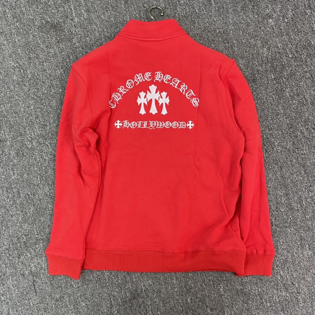 Chrome Hearts' latest cross-stitch stand-collar sweatshirt. Made from custom-dyed pure cotton fabric, with imported ink printing for a three-dimensional effect. The embroidery is full and detailed, featuring thousands of stitches. Perfectly customize