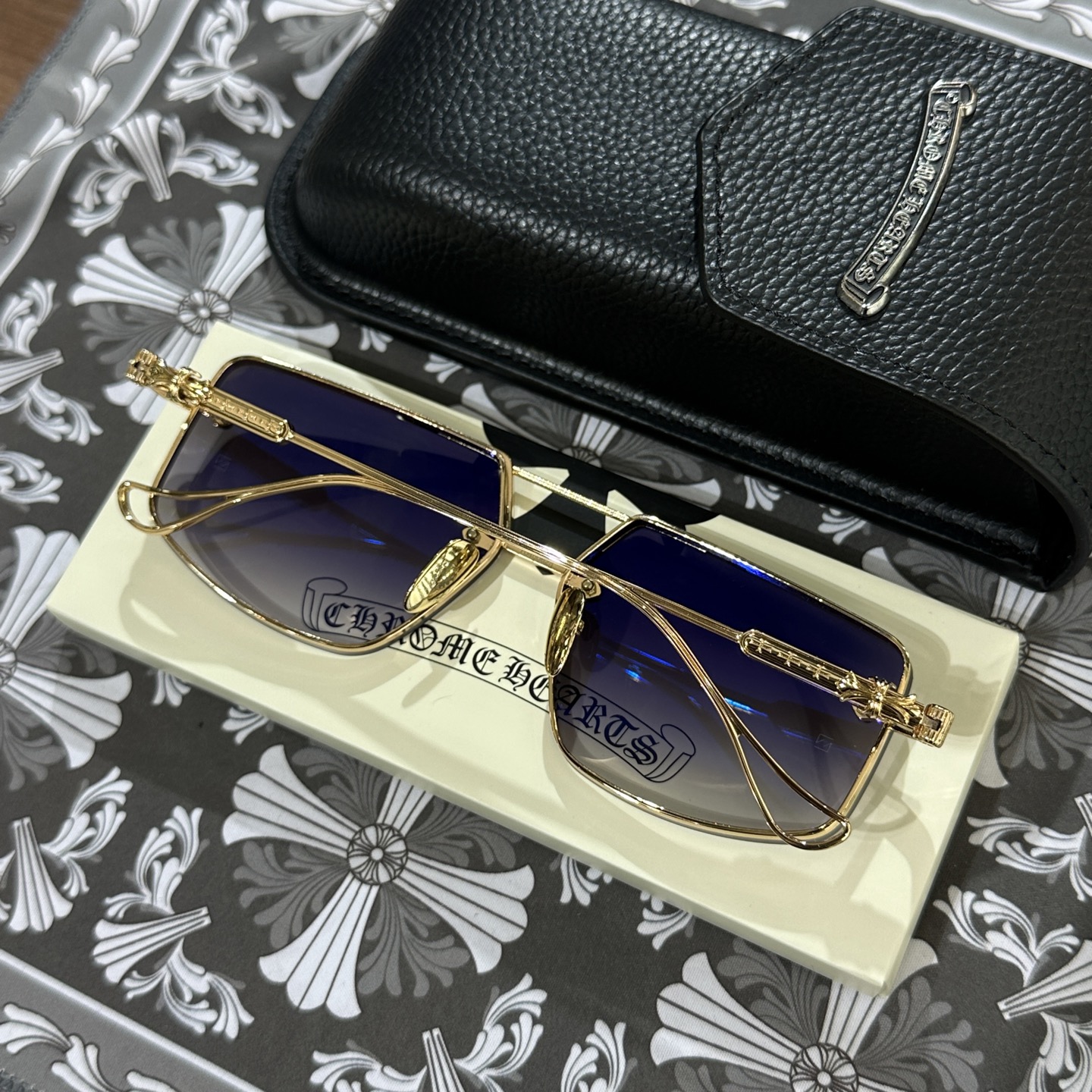 CH LOVEROD Aviator SunglassesSize: 60cm x 13-143cm