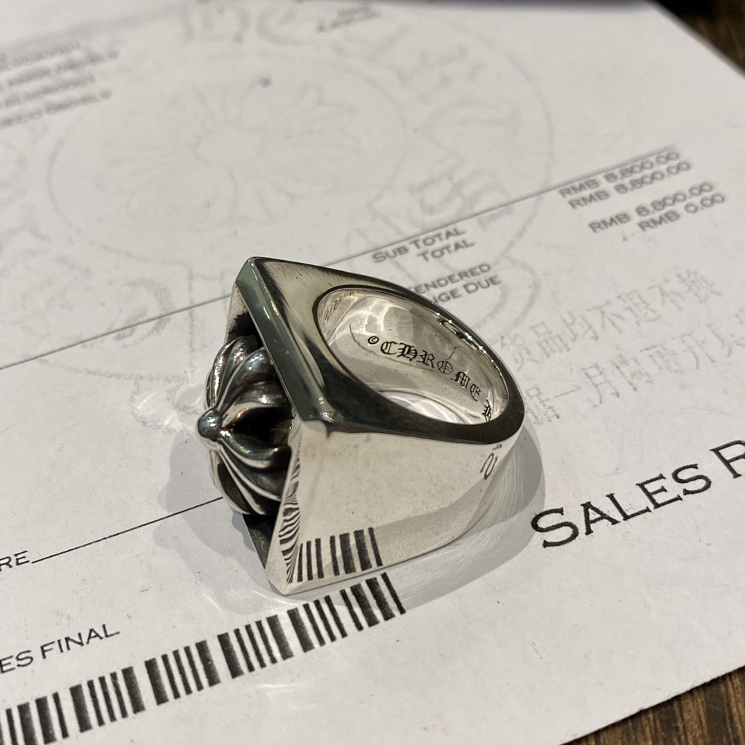 Chrome HeartsTop-quality domestic version: Hollowed-out cross ringAuthentic design, genuine-grade distressed and engraved finish, anodized textureYears of refinement, no further modifications needed. Original camera photos. The hollowed-out cro