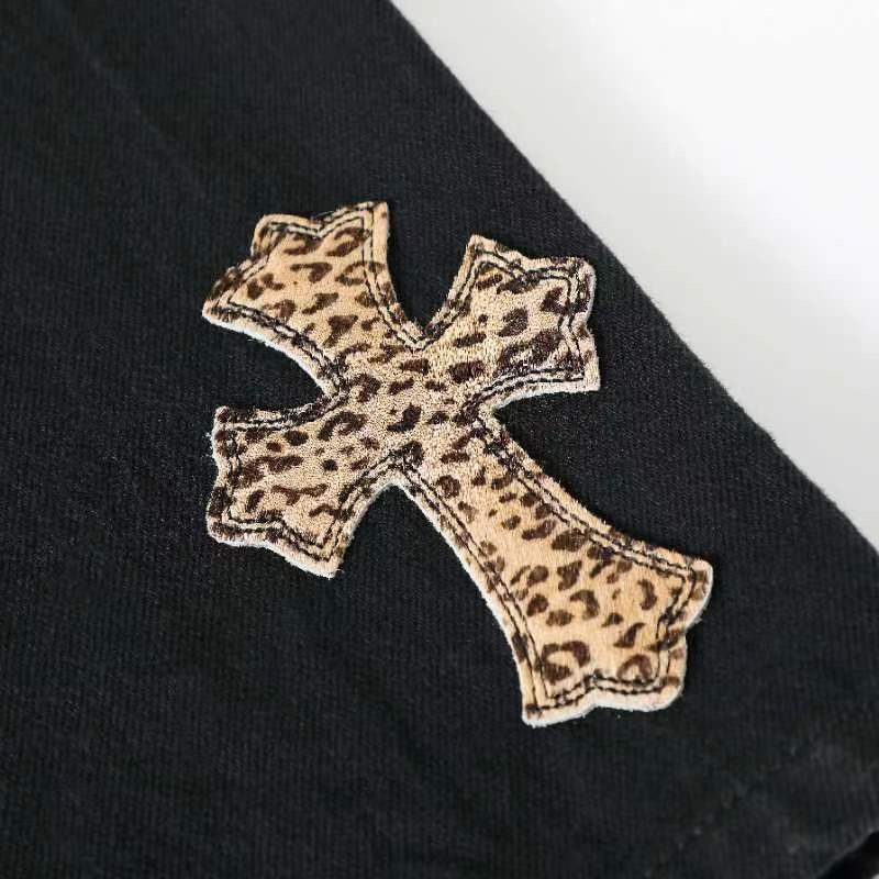 Green checkered cross pattern trousers. This style took six months of development, as it required considerable time to master the details! Many customers have inquired about our products, and I believe it's not that they can't afford the original, bu