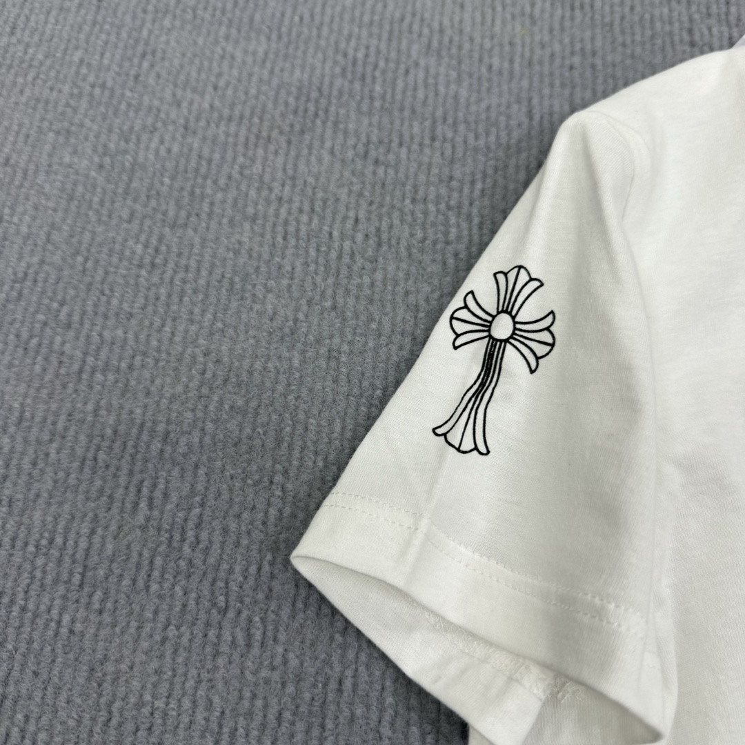 Chrome Hearts Popular V-Neck Women's Phantom Cross Short-Sleeve T-ShirtMade from custom-dyed pure cotton, soft and delicate, with matching neckline sizesSizes: S, M, L