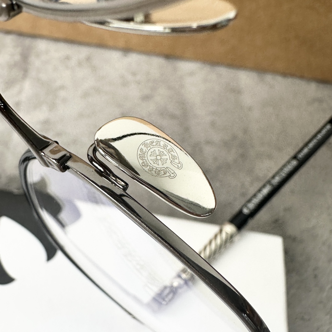 Chrome HeartsGAG Sterling Silver Eyeglass FramesExclusive online, Black Silver, Italian Imported MaterialsOriginal Price: ¥12400 (Authentic), VIP Price: ¥9300Developed with 925 Sterling Silver Frames, 1:1 High-Replica, TITANIUM IP, Genuine Japane