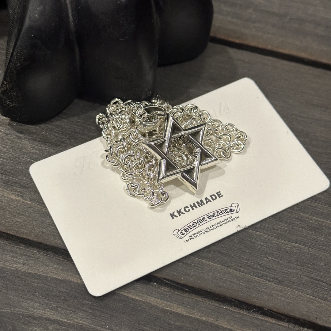 Customer order: Medium-sized six-pointed star + lobster chain