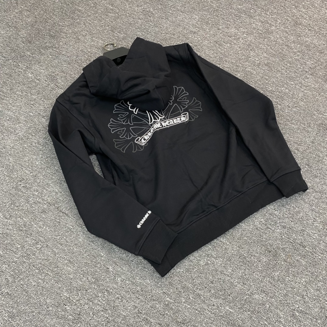 Chrome Hearts Classic Pattern Cross-Pattern Zipper SweatshirtMade of 42-count 380g pure cotton, featuring custom antique silver zipper pulls and imported ink printing for a three-dimensional effect. Complex colors and high cost, this custom-made sw