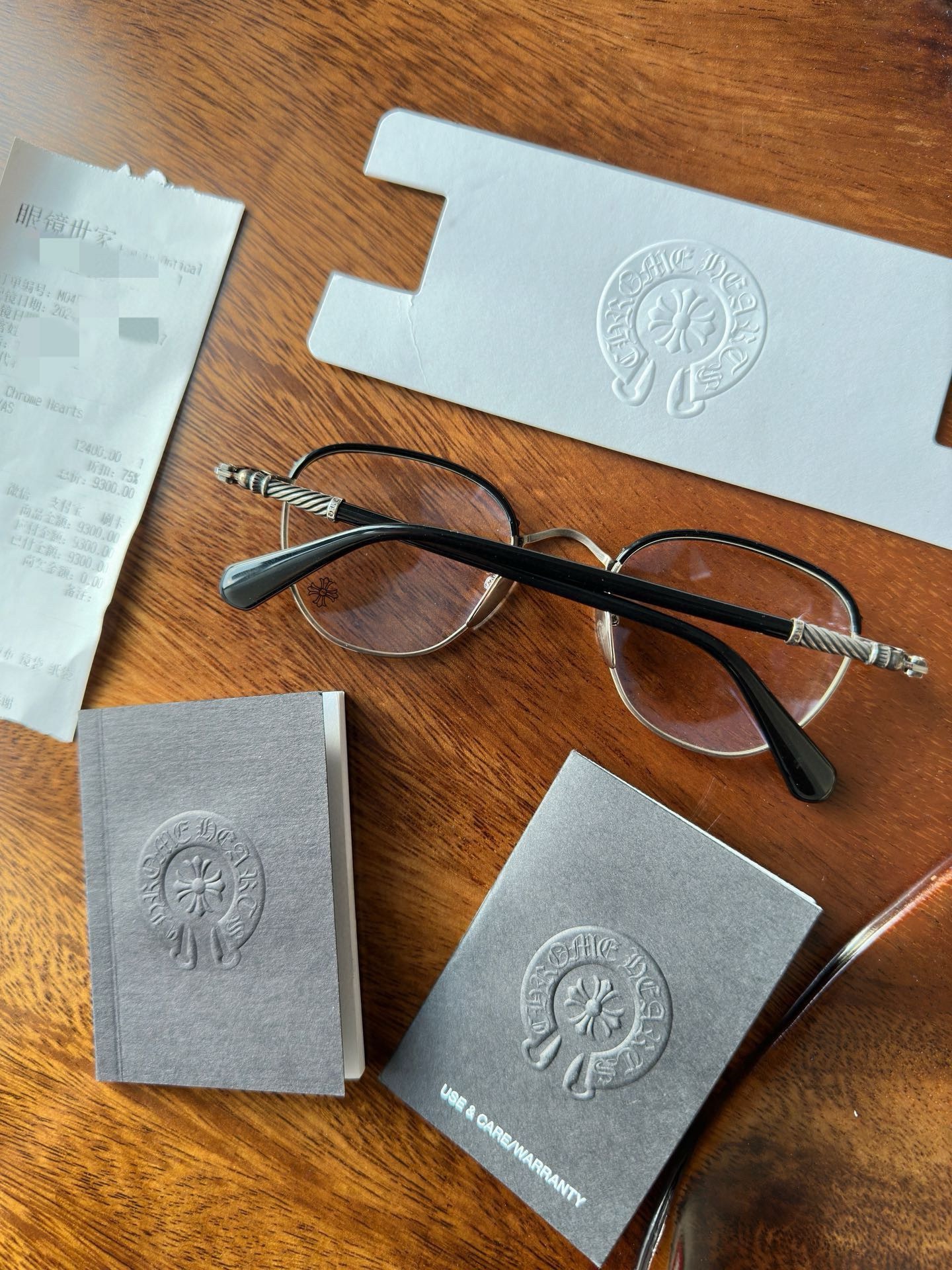 Chrome Hearts GAG EyeglassesExclusive silver version GAG eyeglasses, perfectly replicating details.We previously made a batch of silver version glasses, and recently some customers have been requesting them again.So we're making another batch!