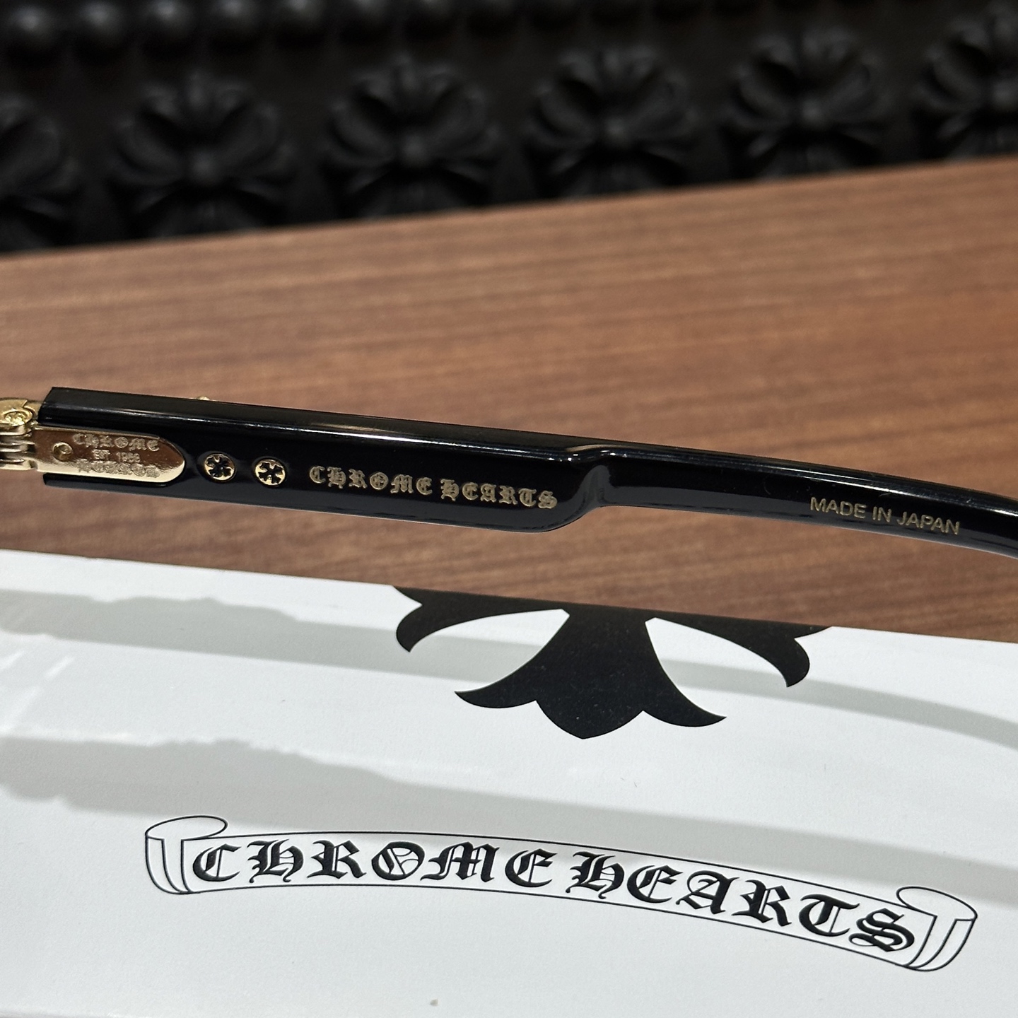 CH Sunglasses Model: DEEP IIMaterial: 925 Sterling SilverSize: 57mm x 20-146mm (All logo areas are made of 925 Sterling Silver)