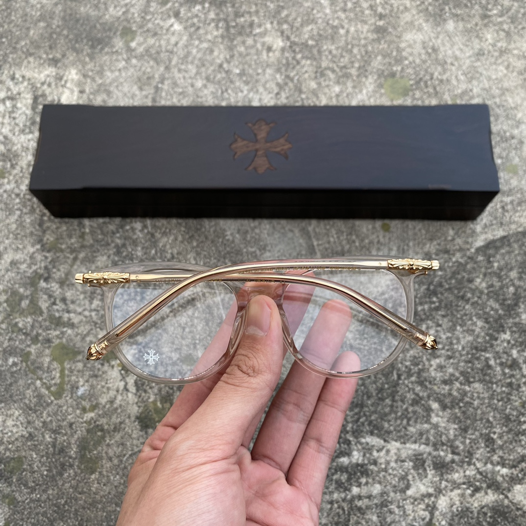 CH Pink Transparent Gold Cross Flower GlassesA super popular pair, identical to the original, with high-quality nose pads and meticulous attention to detail. Exclusive hand-engraved lettering. Only a few hundred yuan!Glasses are personal items; w