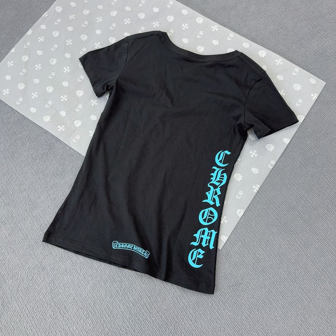 Chrome Hearts Popular V-Neck Women's Blue Letter Print Short-Sleeve T-ShirtMade from custom-dyed Yb pure cotton, soft and delicate, with matching neckline sizesSizes: S M L