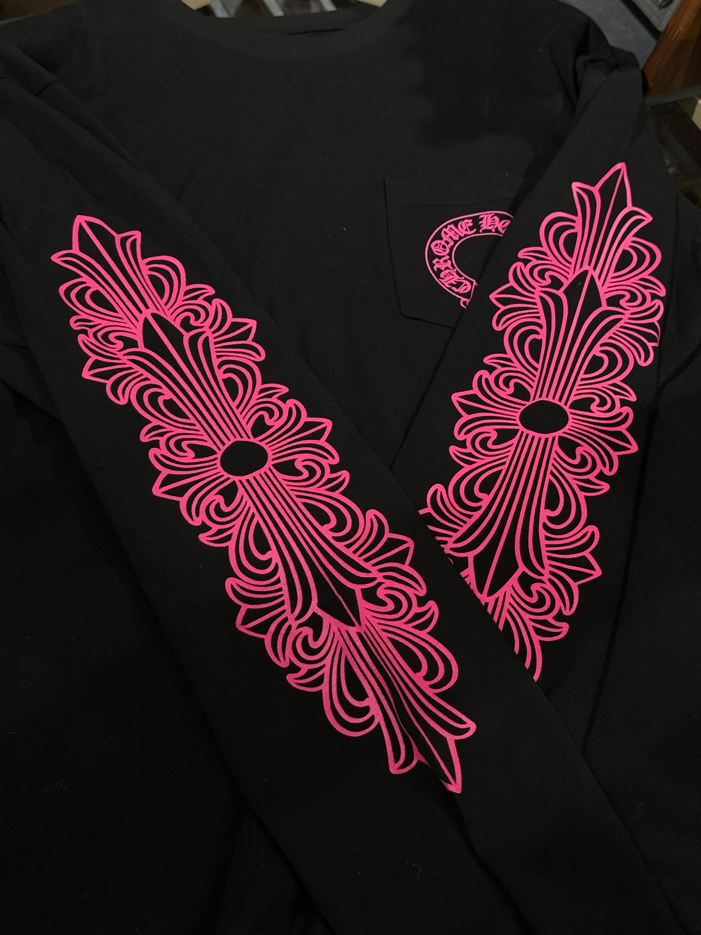 Chrome Hearts Pink Double-Sleeve Cross Vine Back Horseshoe T-Shirt, Black Long-SleeveSize: S M L XL