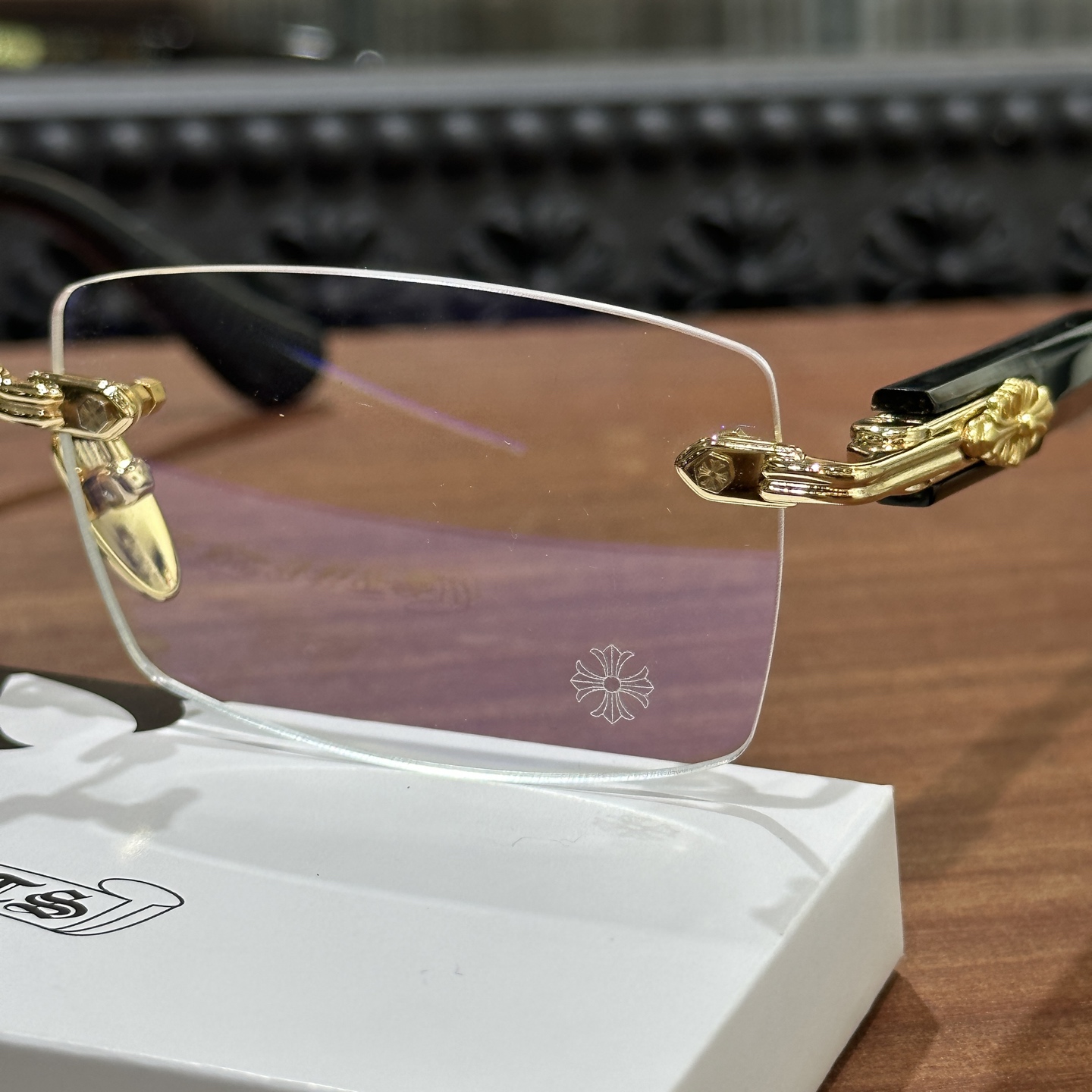 CH Rimless Glasses Model: DEEP IIMaterial: 925 SilverSize: 57cm x 20-146cmThe Hermes of eyewear