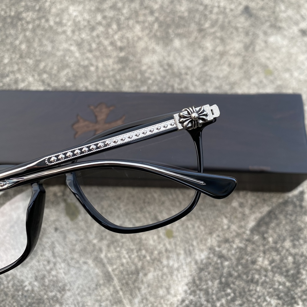 CH Cross-Pattern GlassesSuper popular, identical nose pads to the original, mixed quality. Every detail is meticulously crafted, with exclusive hand-engraved lettering. Only a few hundred yuan!Glasses are personal items; we do not offer try-on se