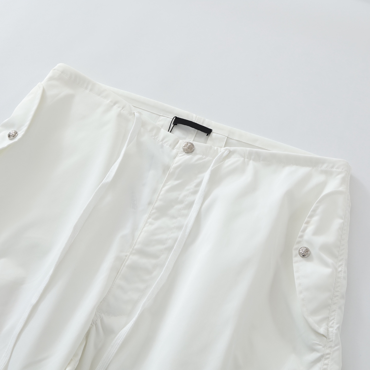 CH's new colorful patchwork paratrooper pants. Two colors and all sizes are now available. Made with a 200g synthetic fiber + cotton blend yarn, featuring a technically advanced three-proof fabric. The patchwork is made of imported lambskin leather,