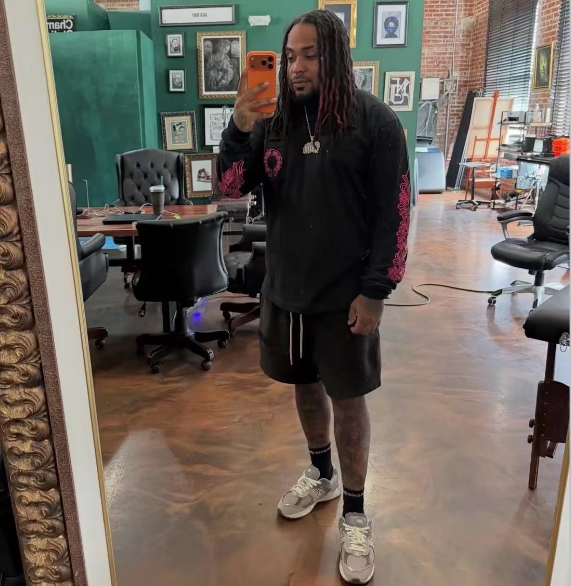 Chrome Hearts Pink Double-Sleeve Cross Vine Back Horseshoe T-Shirt, Black Long-SleeveSize: S M L XL