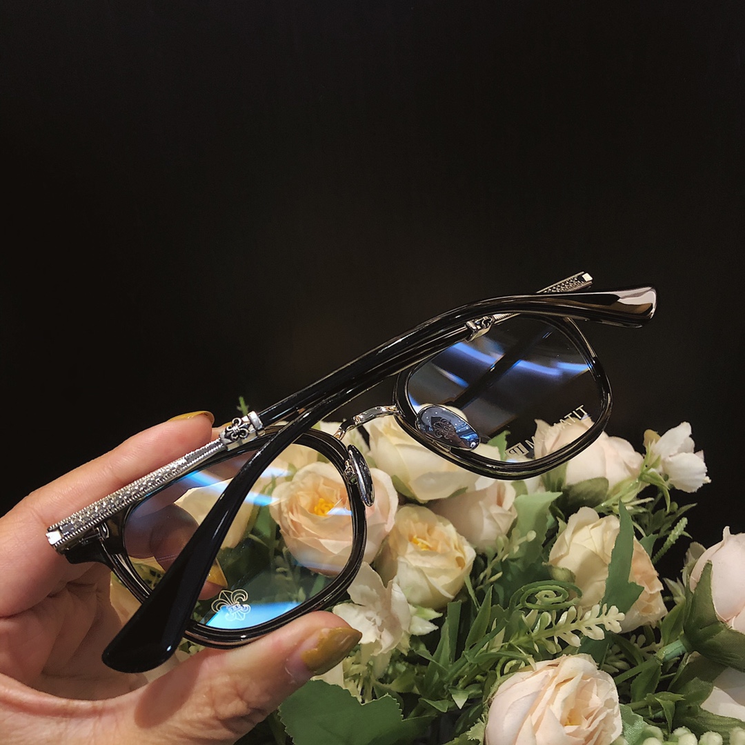 KKChromeHearts Scout Floral Black-rimmed GlassesSize: Lens width 53mm, Temple width 150mm, Total width 148mm