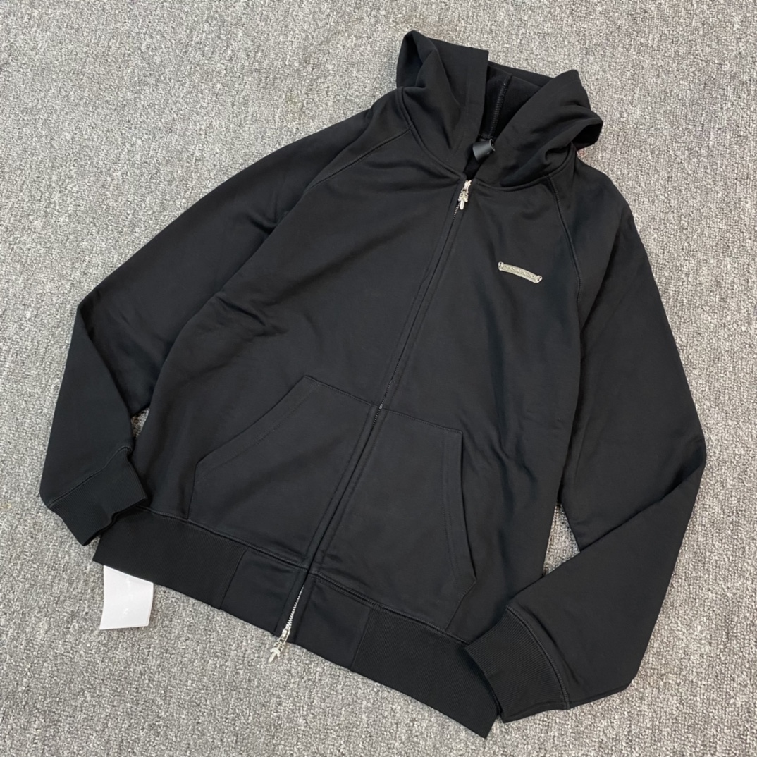 Chrome Hearts' latest U Sailin On cross-print hoodie/sweatshirt. A hoodie originally priced at tens of thousands of yuan, featuring custom-made metal scroll plates, a cross-shaped zipper pull, and a meticulously embroidered logo on the back – quality