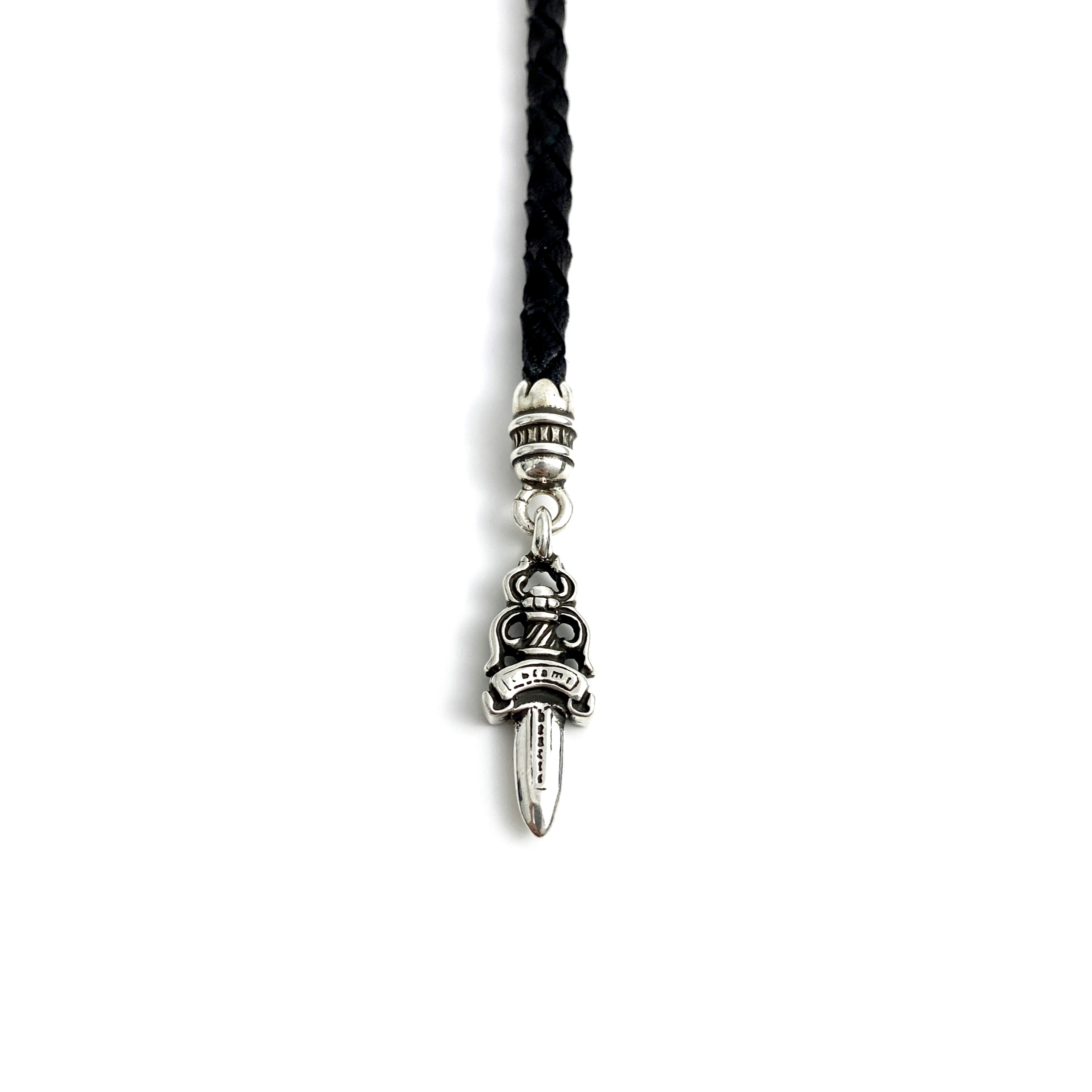Chrome Hearts Sword Pendant Phone Charm. Purchased at the counter for ¥5900 RMB. Sold out instantly during a limited-time flash sale on the official website. Top-of-the-line phone strap, perfect for iPhones. Hand-woven from imported cowhide. I search