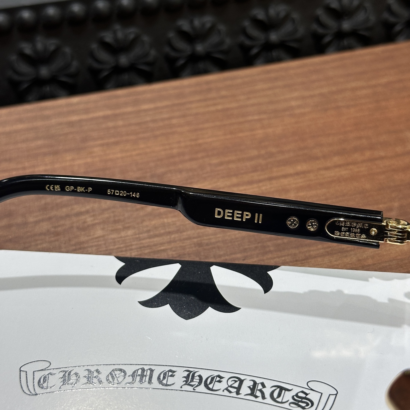 CH Sunglasses Model: DEEP IIMaterial: 925 Sterling SilverSize: 57mm x 20-146mm (All logo areas are made of 925 Sterling Silver)