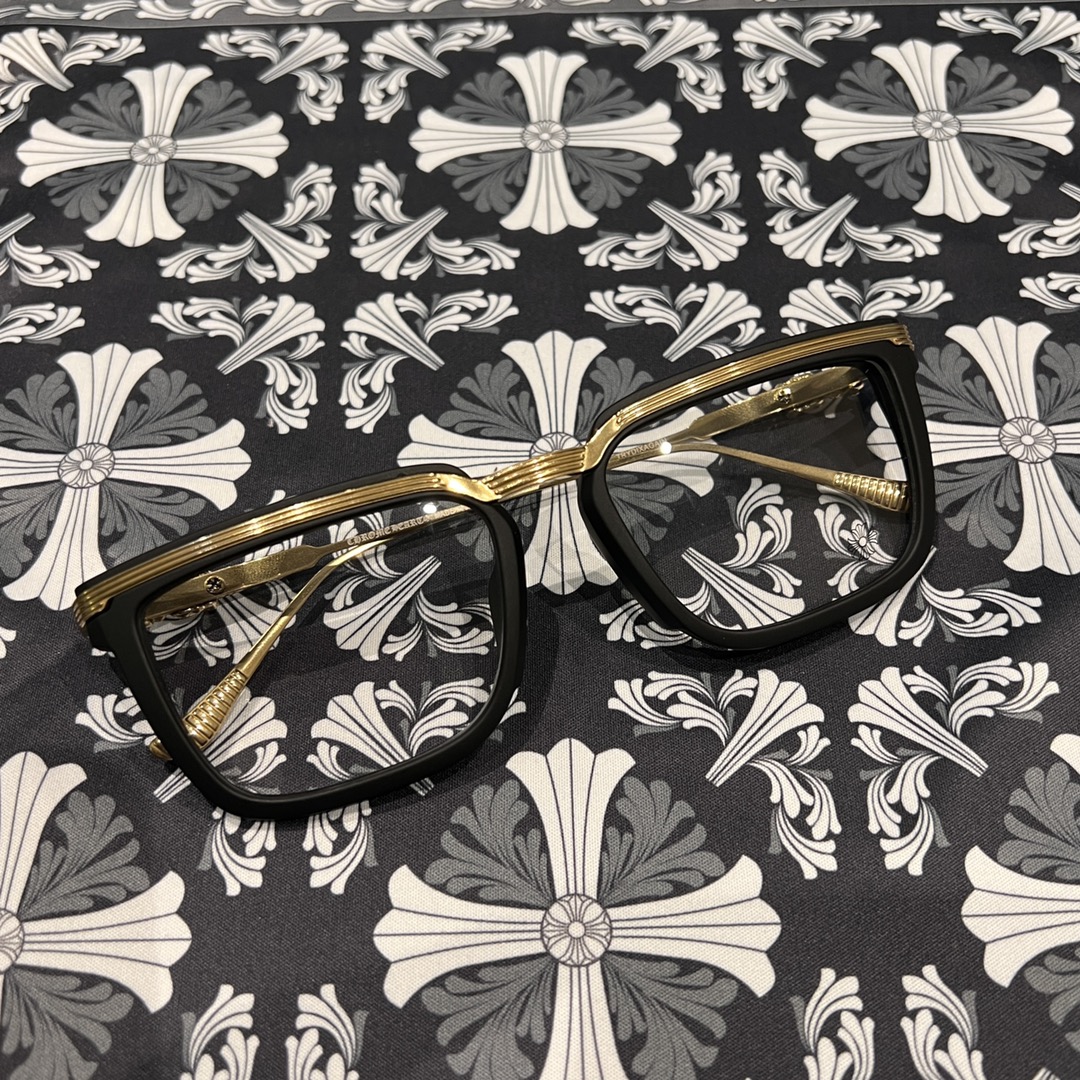 ✟𝐂𝐡𝐫𝐨𝐦𝐞𝐡𝐞𝐚𝐫𝐭✟Black and gold color scheme, black-rimmed sword and dagger style glassesFrosted black frame texture, extremely comfortable to wear. Accessories: 925 sterling silver plated with 22k gold.This is another top-quality pair of glasses w