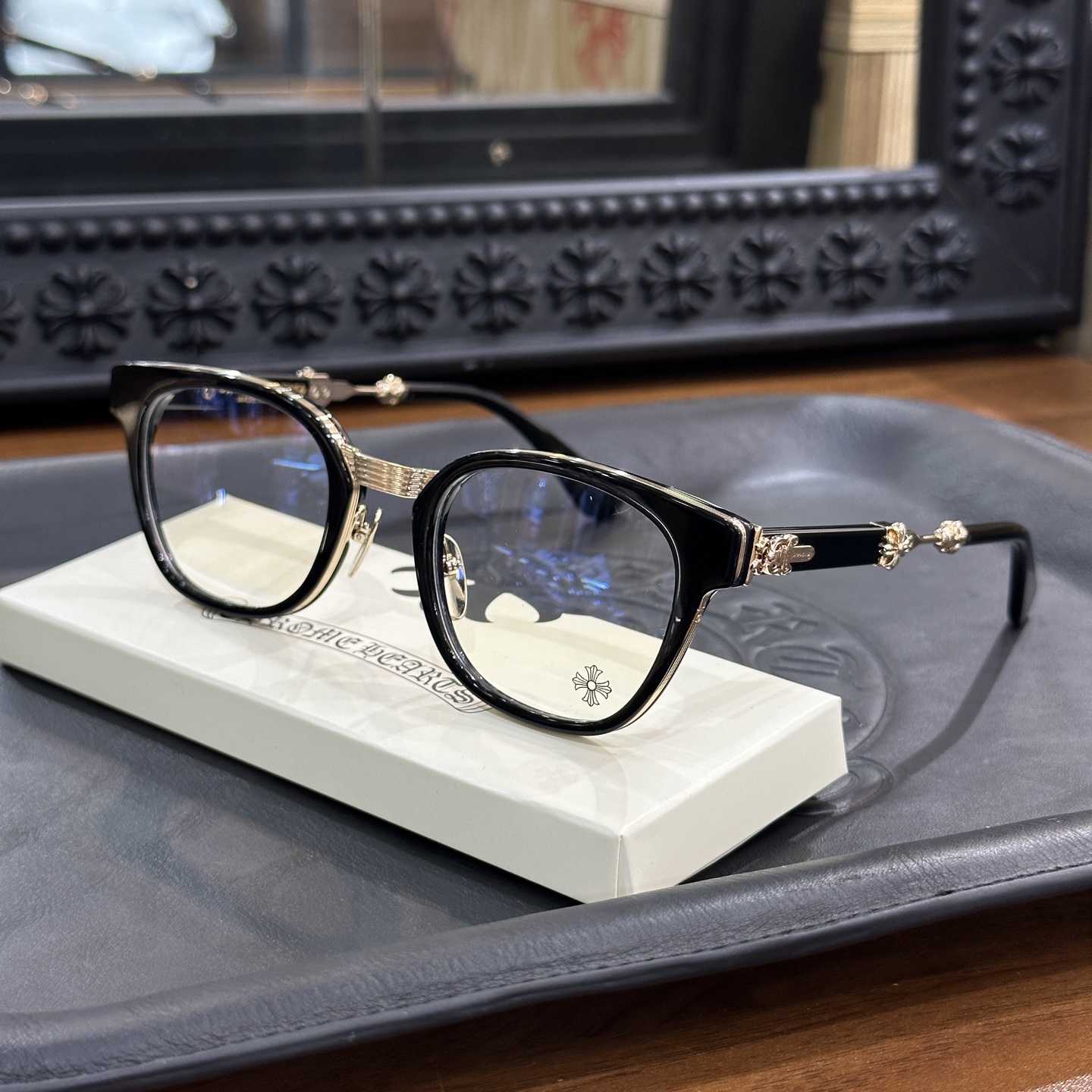 Chrome Hearts Eyeglasses FramesModel: DUCK BUTTERSize: 52 (21-152)Three Colors: Black/Silver, Black/Gold, Transparent Gold