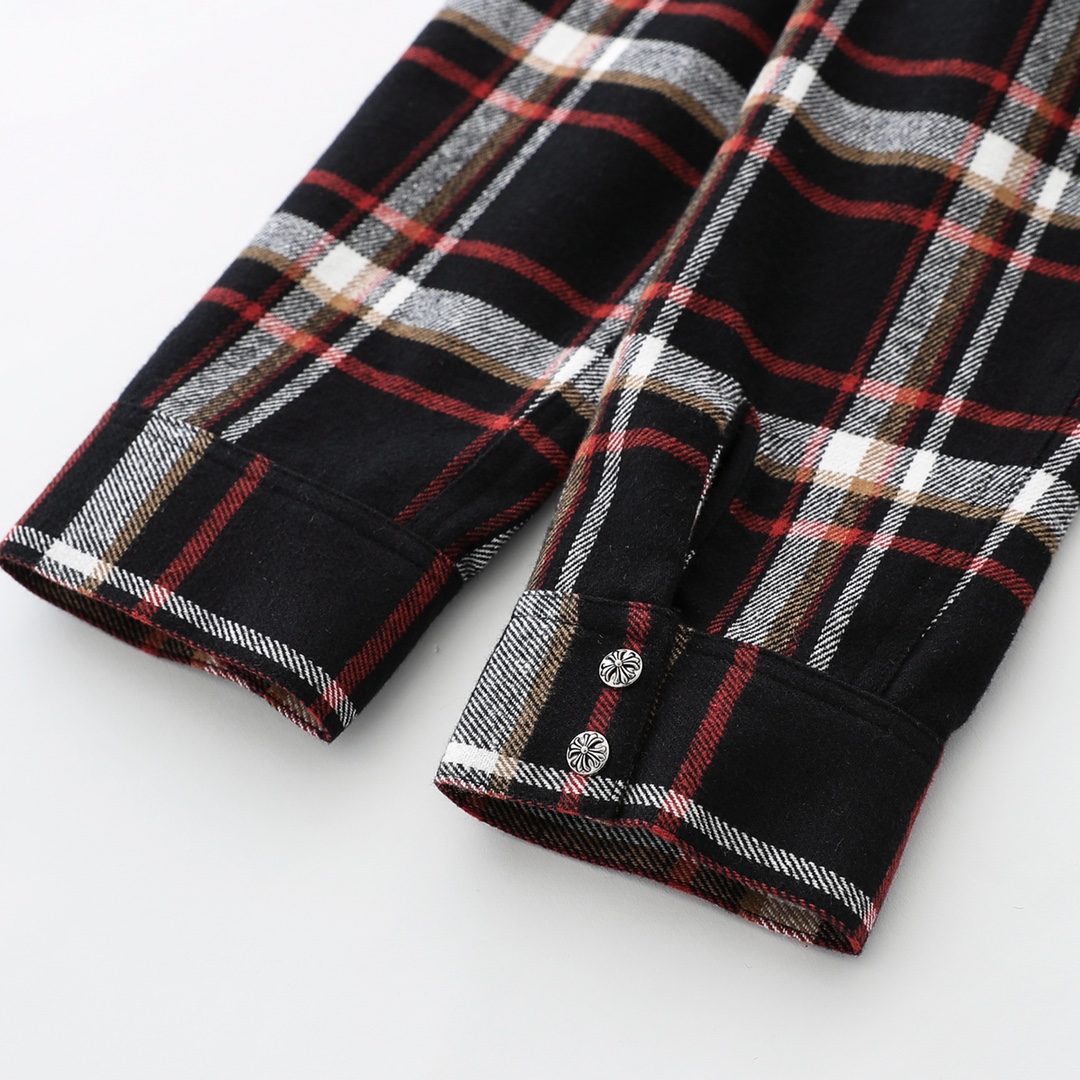 CH's new flannel plaid shirt in black and red. All sizes are now available. Made with 11-count double-ply 240g (260g after washing) cotton blend flannel. Features include brushed front, laser infrared positioning, hand-cut tailoring, and precise alig