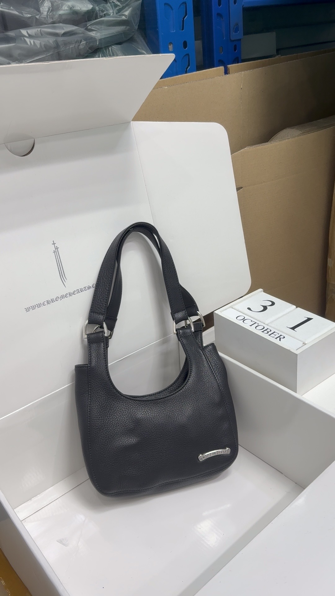 Customer-ordered roll-up underarm bag