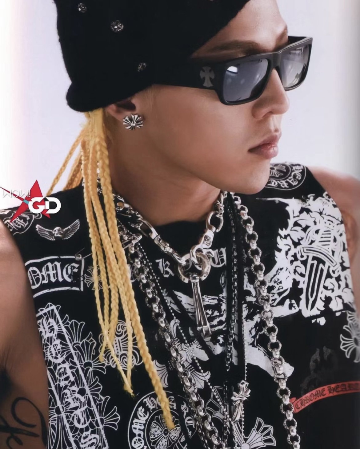 Exclusive New Arrival! Authentic product ¥4000+ (purchased for development)New Large Cross Flower Stud Earrings - Perfect Shipment! Compared to the regular small size, the large cross stud earrings are more rugged and flamboyant, eye-catching on bo