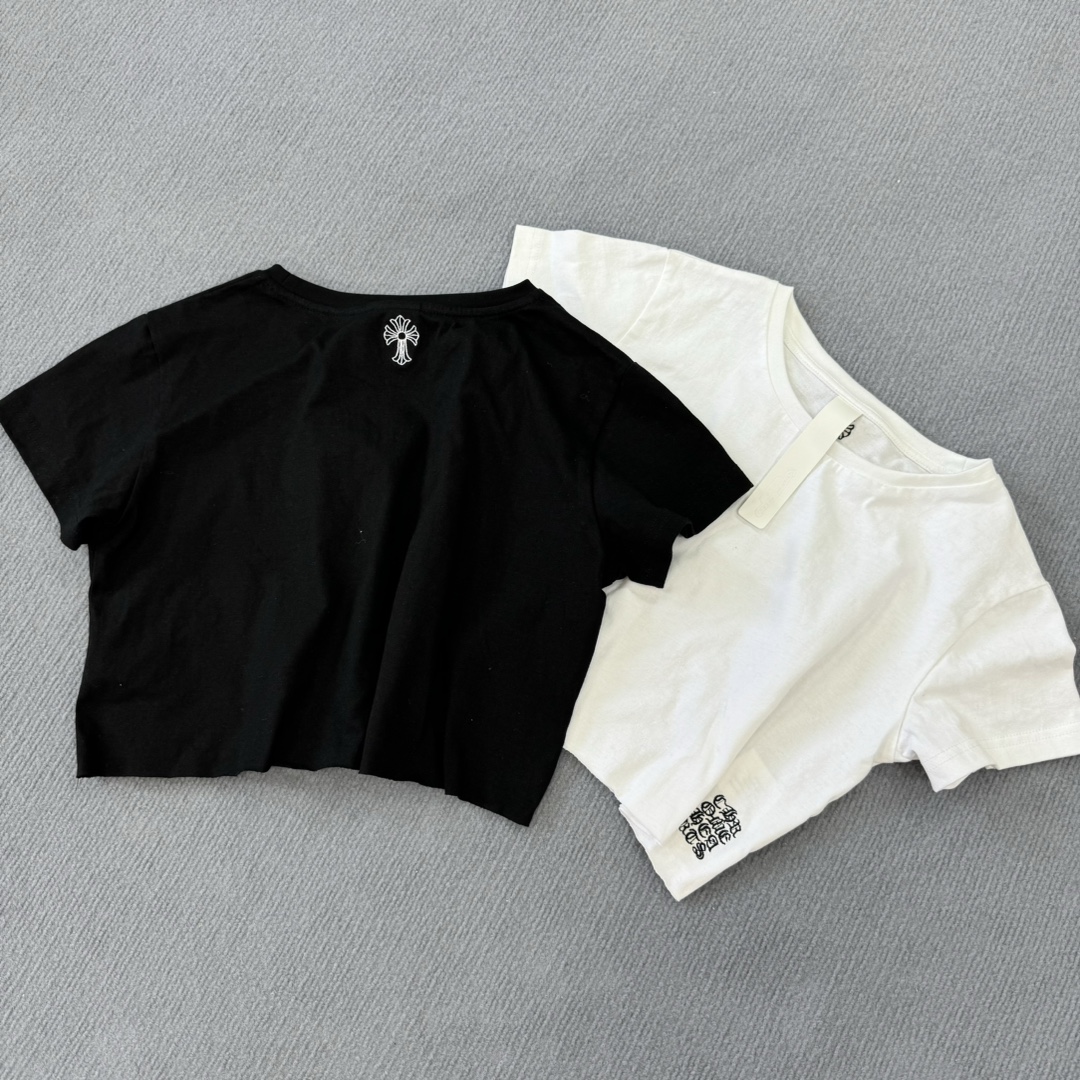 Chrome Hearts Lisa's Embroidered Cross Short-Sleeve T-ShirtMade of 140g pure cotton fabric. Imported embroidery is rich and clear. In stock.Sizes: S, M, L